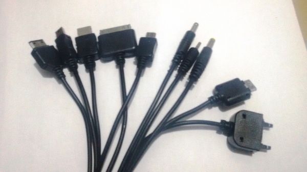 Kit Cabos USB e Plug Universal para celulares