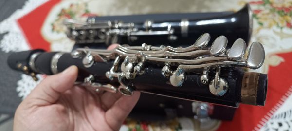 Clarinete em madeira Sib 17 chaves Estojo novo